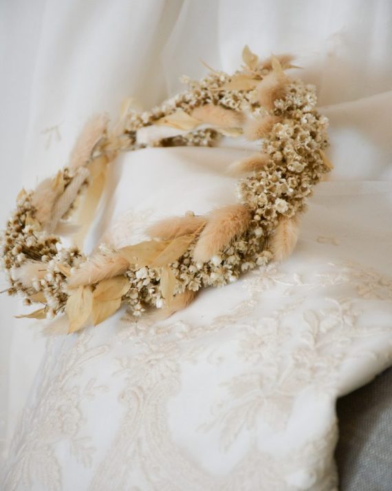 Detalle flores silvestres corona flores cosette