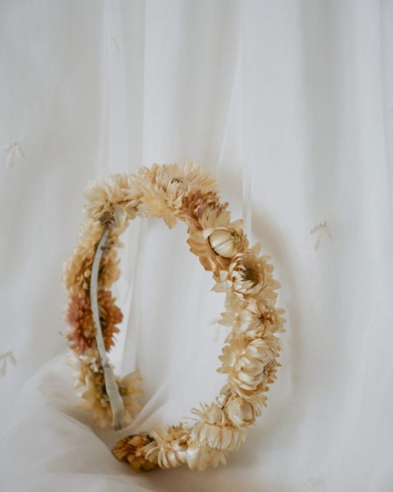 Diadema niña flores secas Celeste